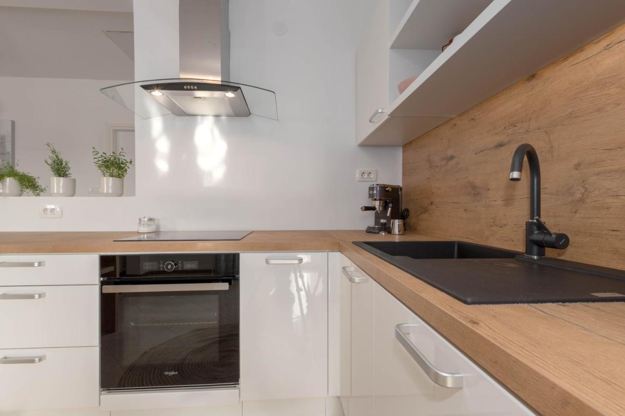 Newly Renovated Holiday Apartment Sirius Пореч Екстер'єр фото