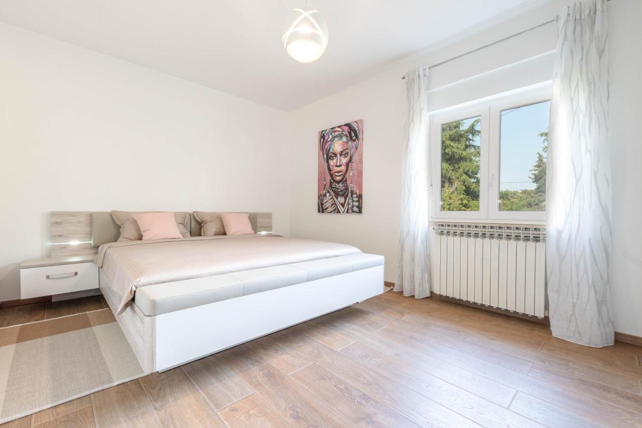 Newly Renovated Holiday Apartment Sirius Пореч Екстер'єр фото